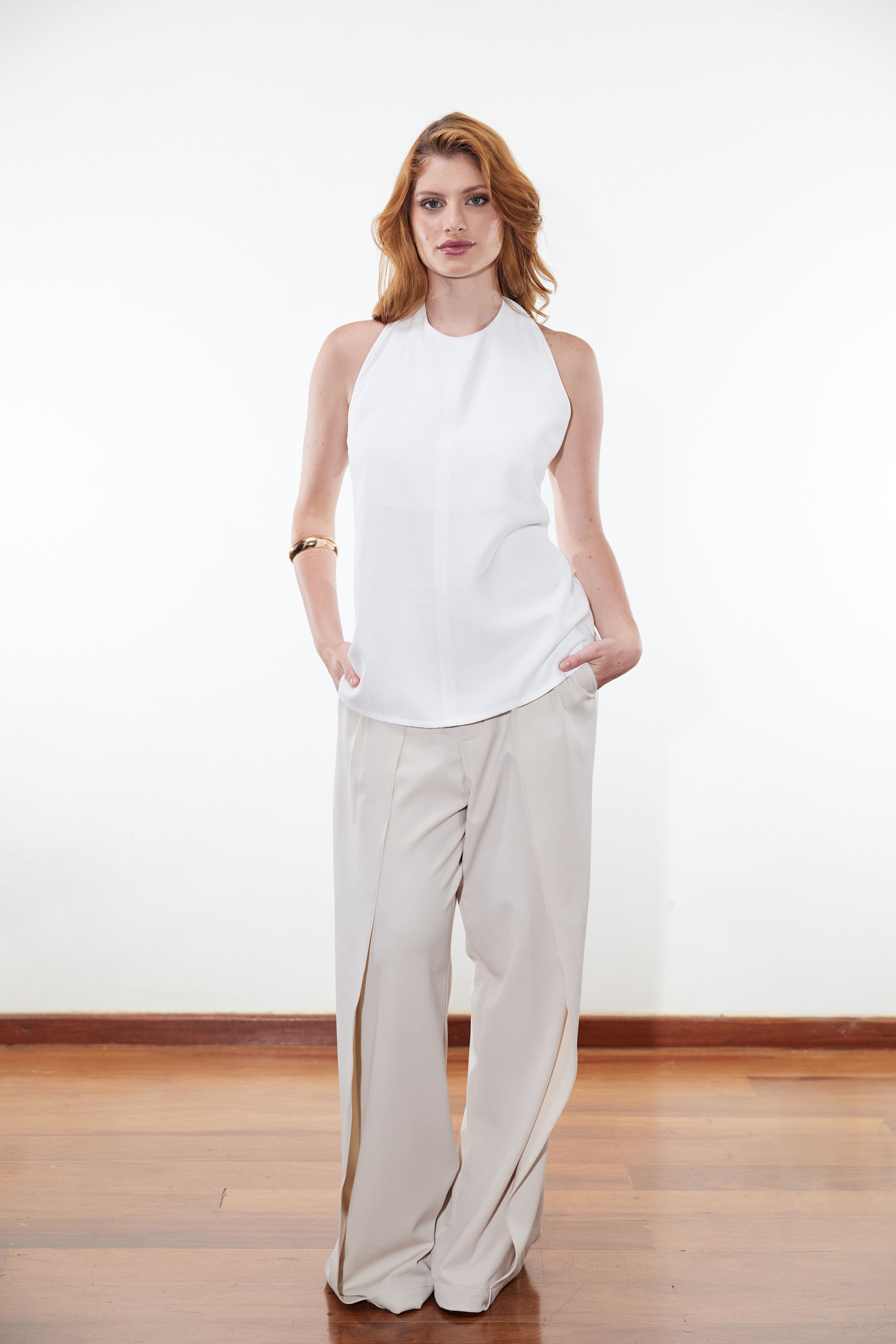 Calça Pregas em Sobreposição Bege Areia