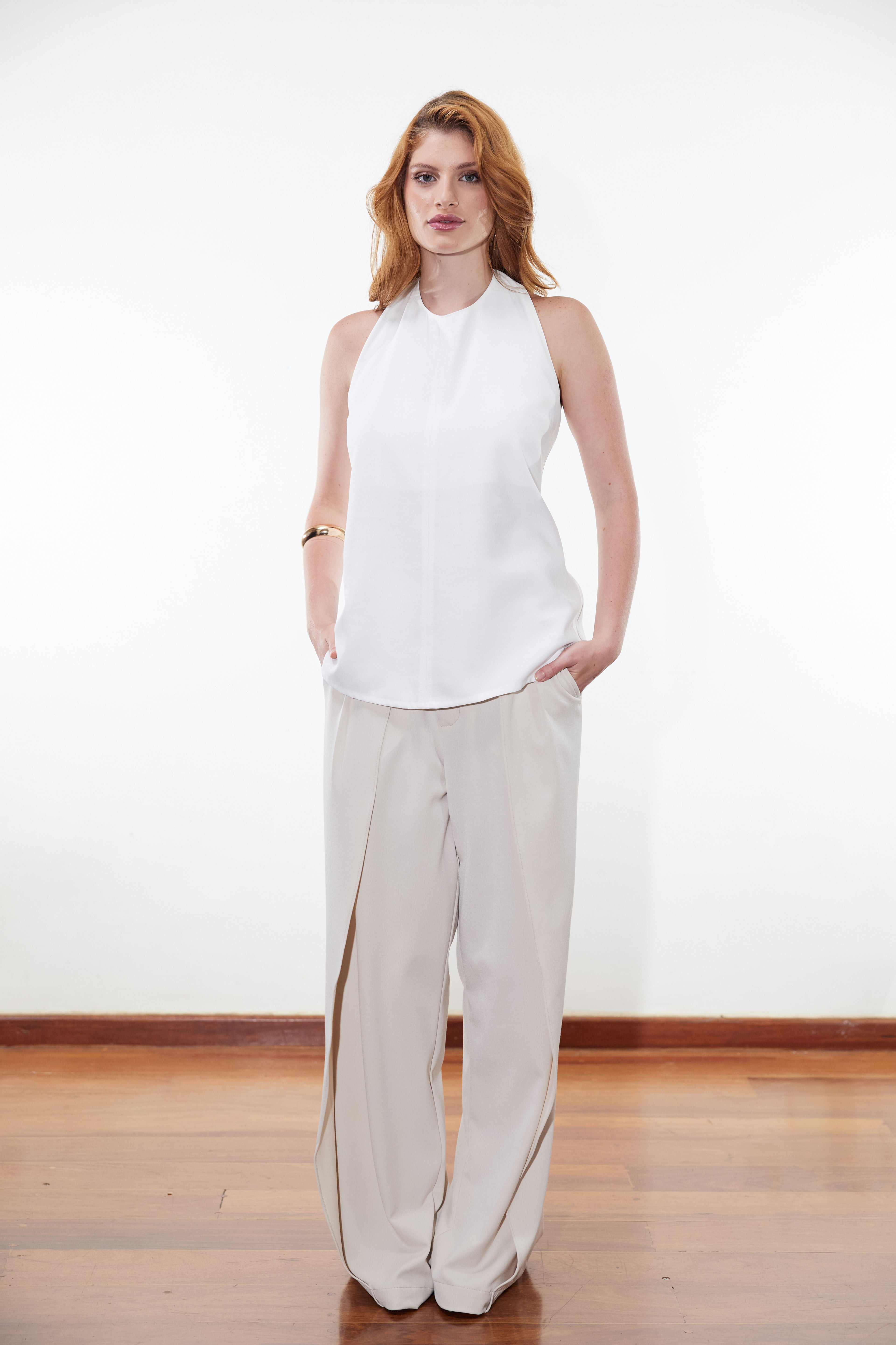 Calça Pregas em Sobreposição Bege Areia