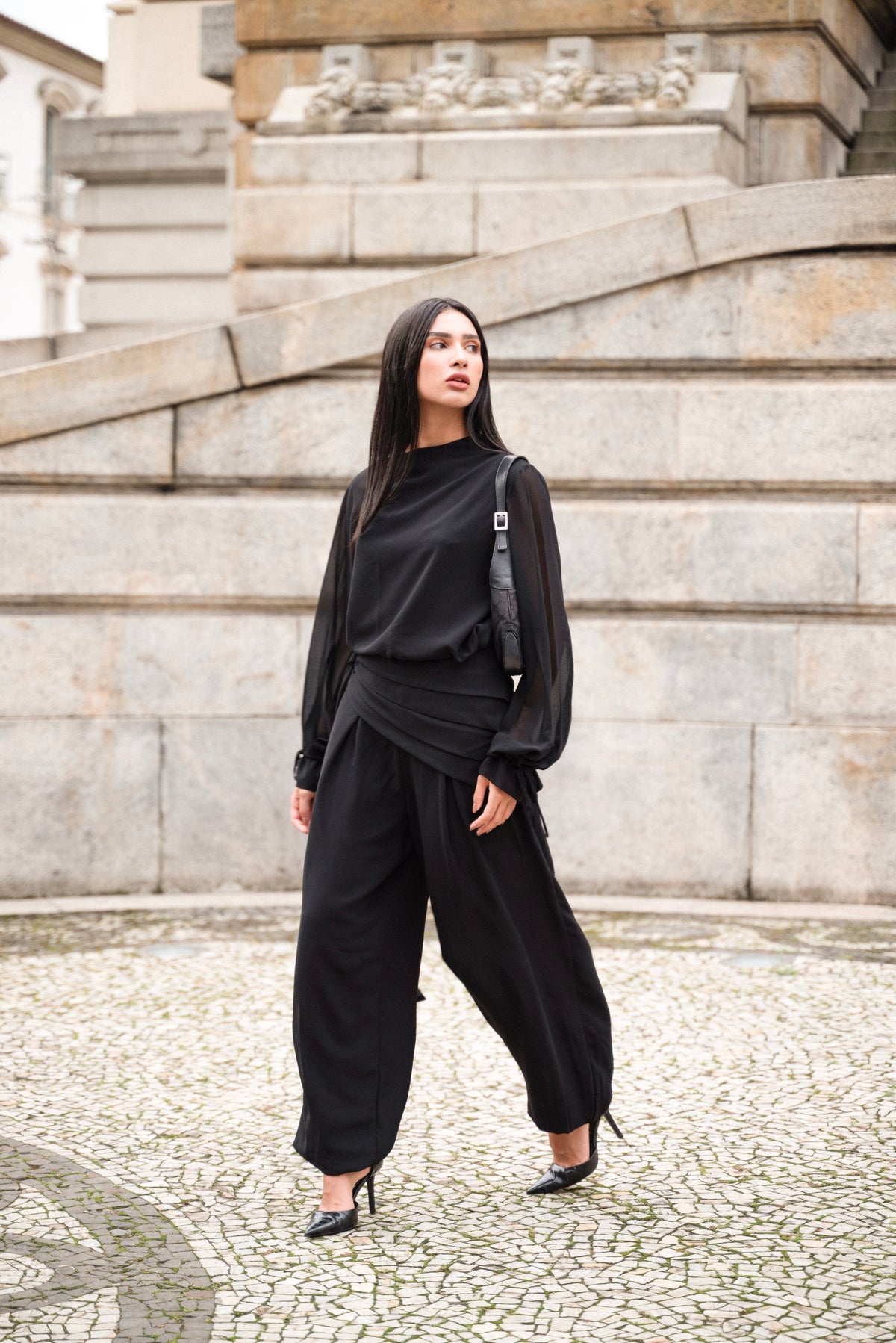 Blusa Balonê Gola Assimétrica