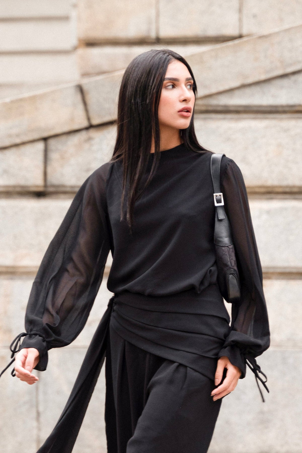 Blusa Balonê Gola Assimétrica
